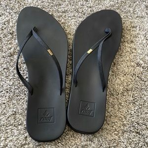 Never worn!! Very cushy and comfortable reef sandals.